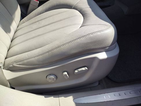 Used 2010 Buick Lucerne CXL w/ Driver Confidence Package FWD image 21