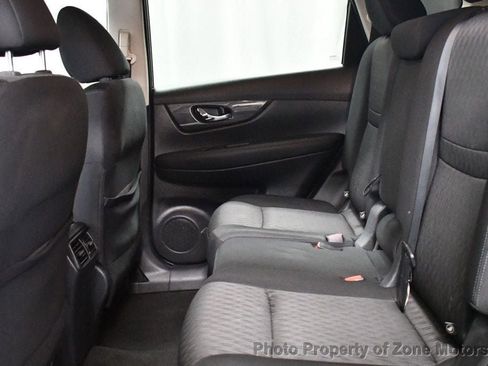 Used 2017 Nissan Rogue SV image 10