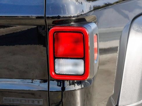 Used 2021 Jeep Gladiator Sport AWD/4WD image 10