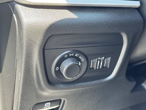 Used 2023 Jeep Grand Cherokee Altitude AWD/4WD image 20