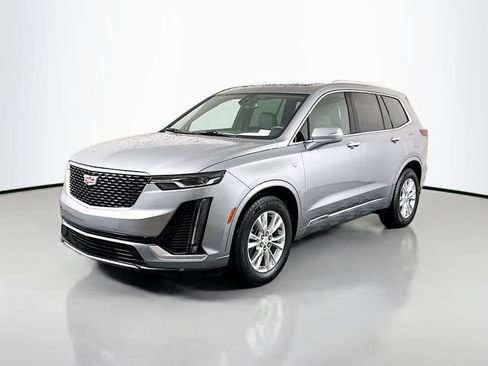 Used 2025 Cadillac XT6 Luxury FWD image 3
