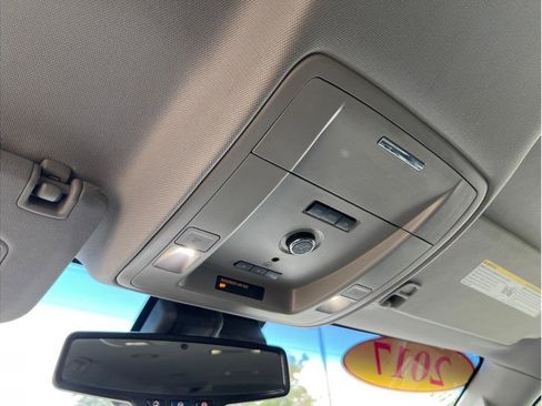 Used 2017 GMC Yukon XL SLT image 15