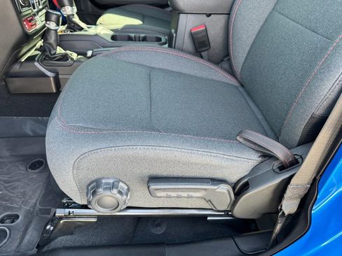 Used 2024 Jeep Gladiator Rubicon w/ Safety Group image 14