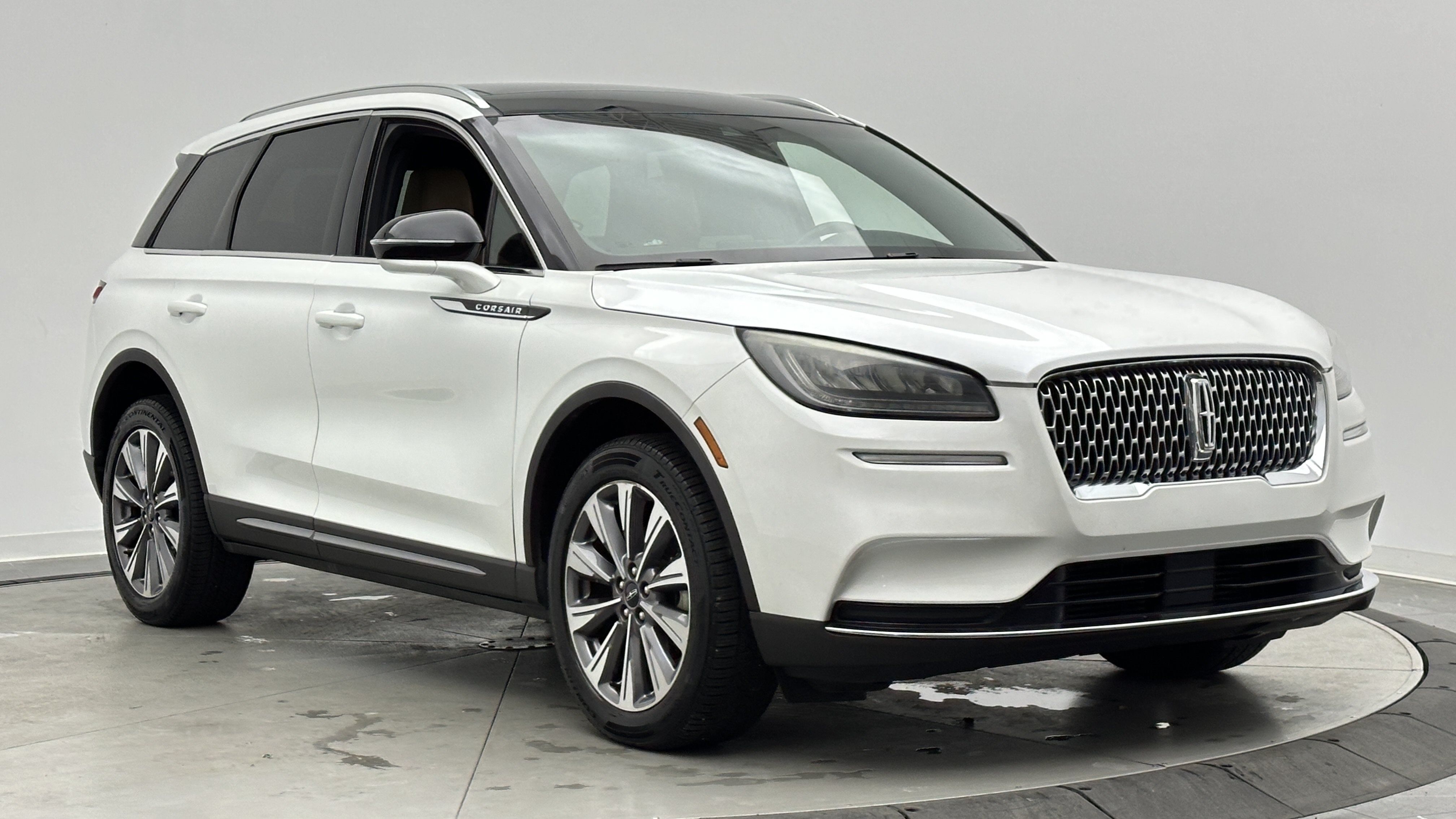 Used 2022 Lincoln Corsair Reserve w/ Elements Package FWD image 3