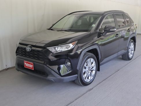 Used 2019 Toyota RAV4 XLE Premium w/ Cold Weather Package AWD/4WD image 24