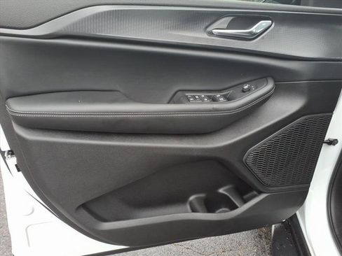 New 2025 Jeep Grand Cherokee L Altitude image 9