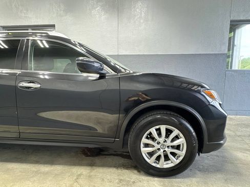 Used 2018 Nissan Rogue SV AWD/4WD image 8