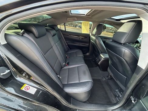 Used 2017 Lexus ES 350 350 w/ Navigation System Package image 31