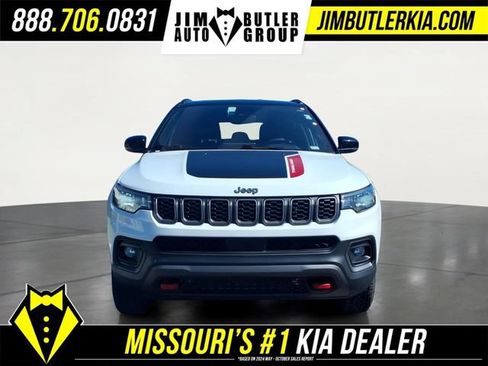 Used 2025 Jeep Compass Trailhawk w/ Trailer Tow Group AWD/4WD image 25