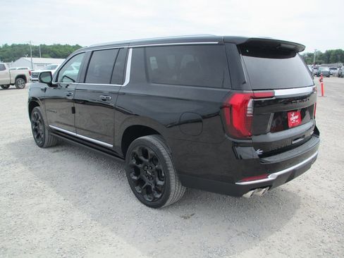 New 2026 GMC Yukon XL Denali w/ Denali Reserve Package AWD/4WD image 6