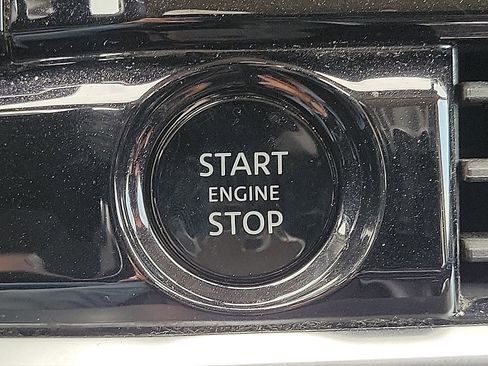 Used 2025 Nissan Pathfinder SV image 17