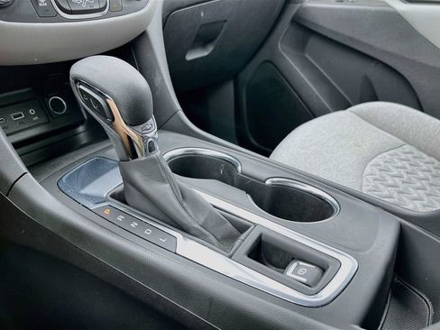 Used 2024 Chevrolet Equinox LS w/ LS Convenience Package FWD image 16