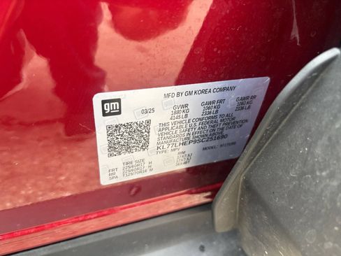 Used 2025 Chevrolet Trax LT FWD image 27