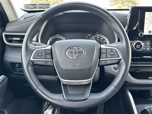Used 2023 Toyota Highlander XLE image 8