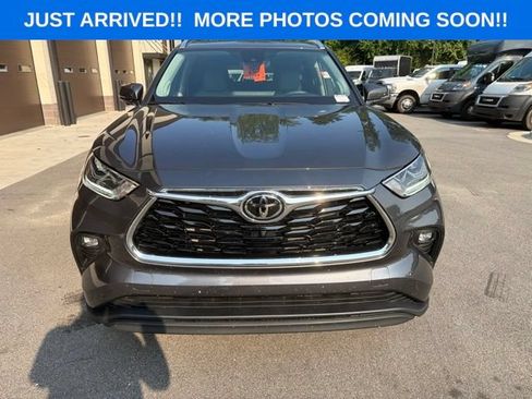 Used 2025 Toyota Highlander Limited FWD image 10