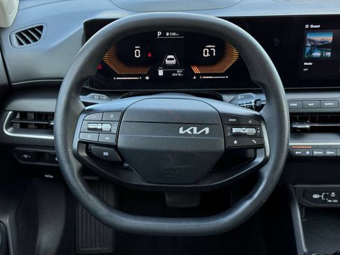 Used 2025 Kia K4 FWD image 30