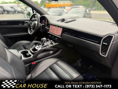 Used 2021 Porsche Cayenne AWD/4WD image 25