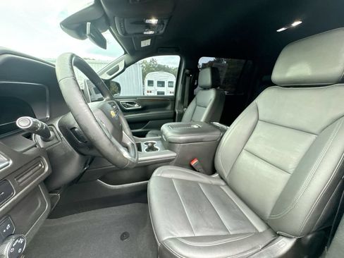 Used 2024 Chevrolet Suburban LT RWD image 13