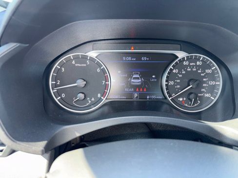 Used 2024 Nissan Altima 2.5 SV FWD image 17