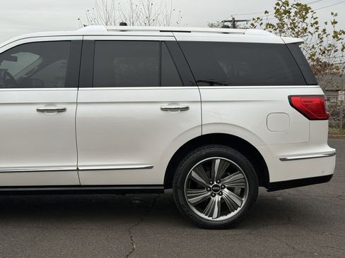 Used 2019 Lincoln Navigator Reserve image 6