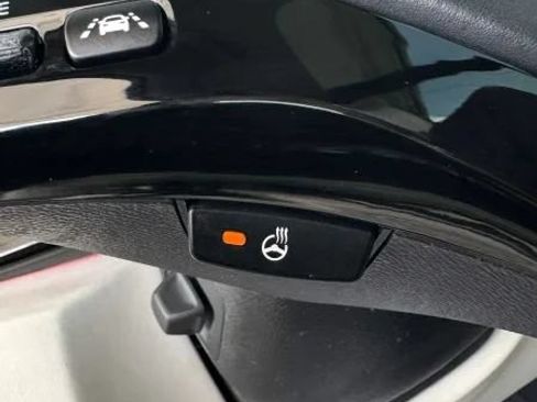 Used 2015 Kia K900 Luxury RWD image 30