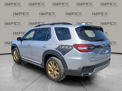 Used 2024 Honda Pilot Touring image 3