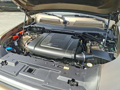 Certified 2025 Land Rover Defender 110 S AWD/4WD image 31
