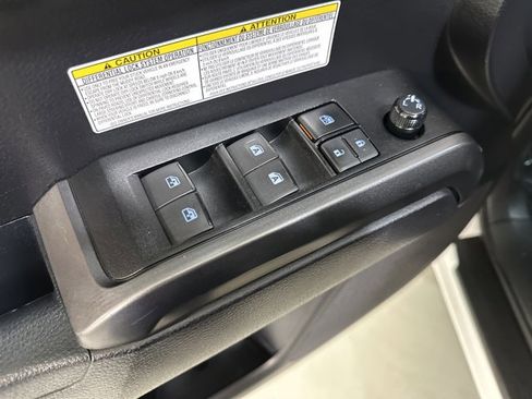 Used 2020 Toyota Tacoma TRD Off-Road image 18