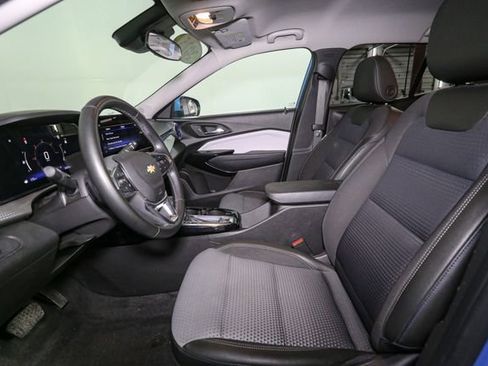 Used 2025 Chevrolet Trax LT w/ Driver Confidence Package image 39