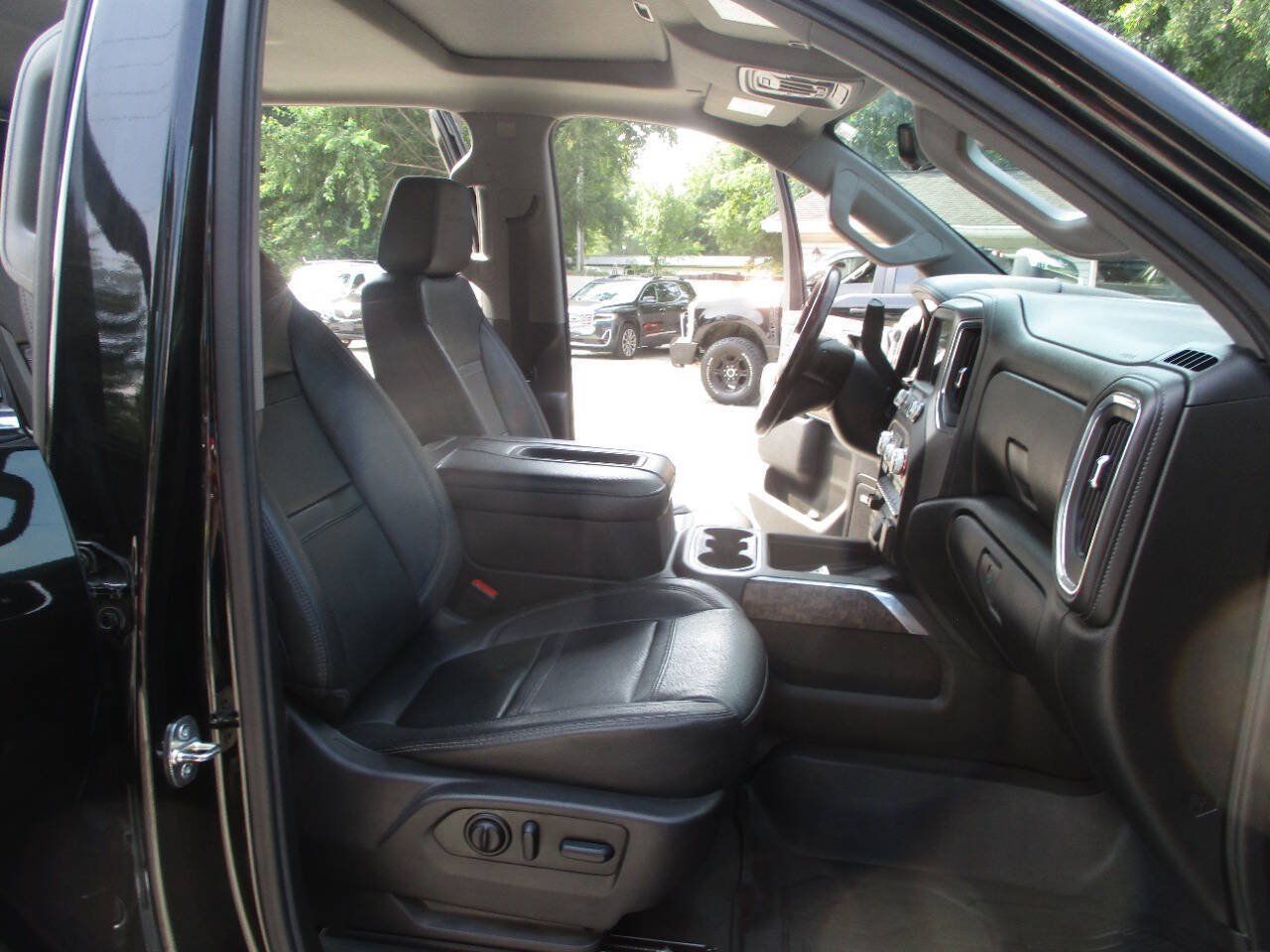 Used 2022 GMC Sierra 3500 Denali w/ Denali Ultimate Package AWD/4WD image 32