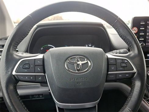 Used 2024 Toyota Sienna XLE image 20