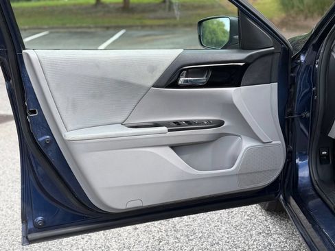 Used 2016 Honda Accord LX image 9