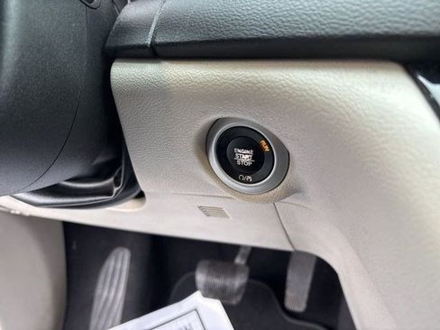 Used 2020 Chrysler Voyager Lxi image 20