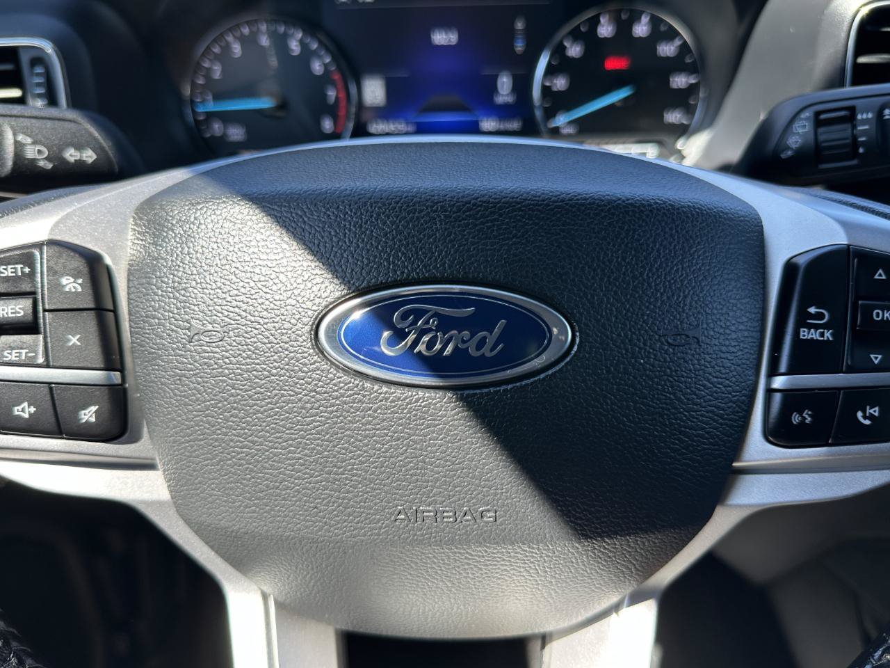 Used 2022 Ford Explorer XLT w/ Equipment Group 202A AWD/4WD image 53