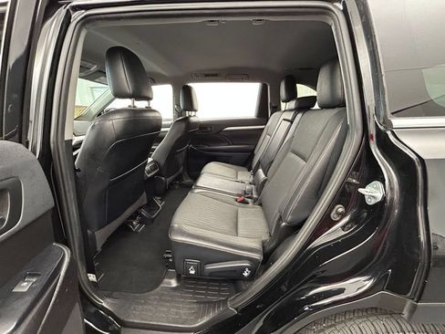 Used 2019 Toyota Highlander Plus FWD image 27