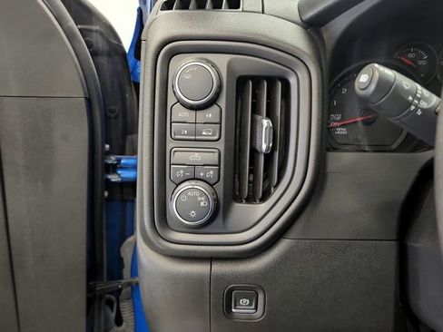 Used 2023 Chevrolet Silverado 1500 Custom image 31