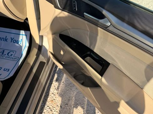 Used 2015 Ford Fusion SE FWD image 22