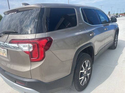 Used 2023 GMC Acadia SLE FWD image 3