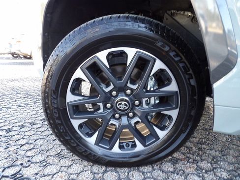 Used 2026 Toyota Tundra Limited AWD/4WD image 32