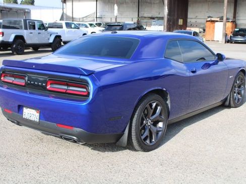 Used 2019 Dodge Challenger R/T RWD image 4