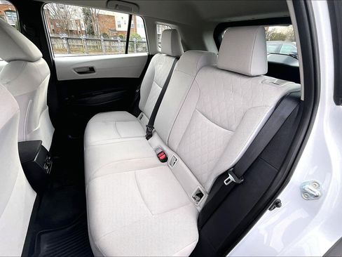 Used 2024 Toyota Corolla Cross L image 23