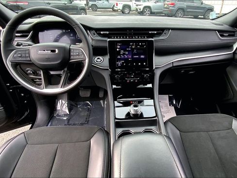 Certified 2025 Jeep Grand Cherokee Altitude image 14