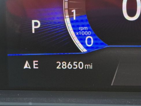 Used 2023 Volkswagen Tiguan SE w/ Panoramic Sunroof Package image 13