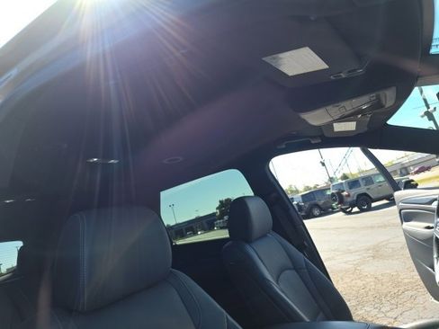 Used 2024 Buick Enclave Premium image 46