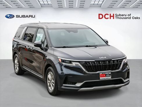 Used 2023 Kia Carnival LX FWD image 3