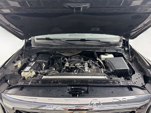 Used 2017 Nissan Titan SV RWD image 38