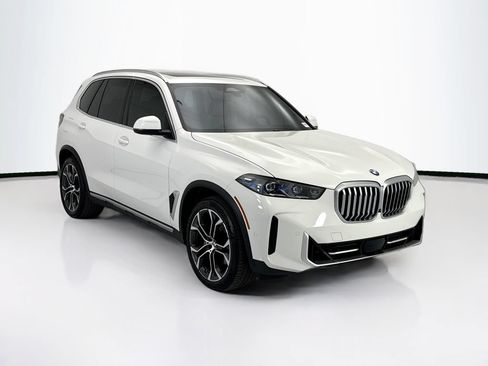 Used 2024 BMW X5 xDrive40i w/ Premium Package AWD/4WD image 3