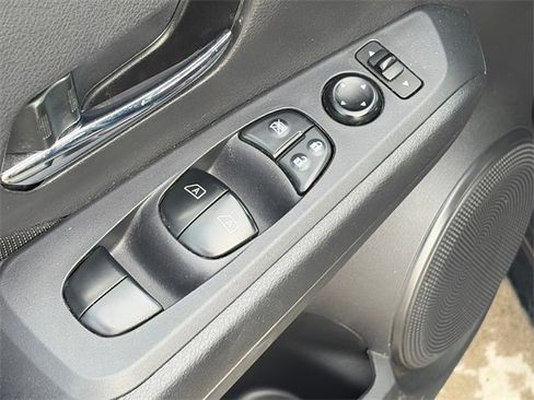 Used 2023 Nissan Kicks SV image 19