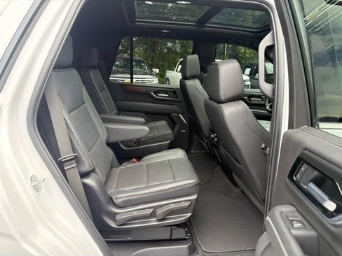 Used 2025 GMC Yukon Denali w/ Sun & Power Step Package AWD/4WD image 14