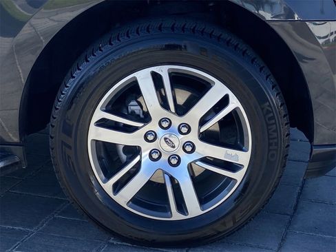 Used 2023 Ford Expedition Limited image 7